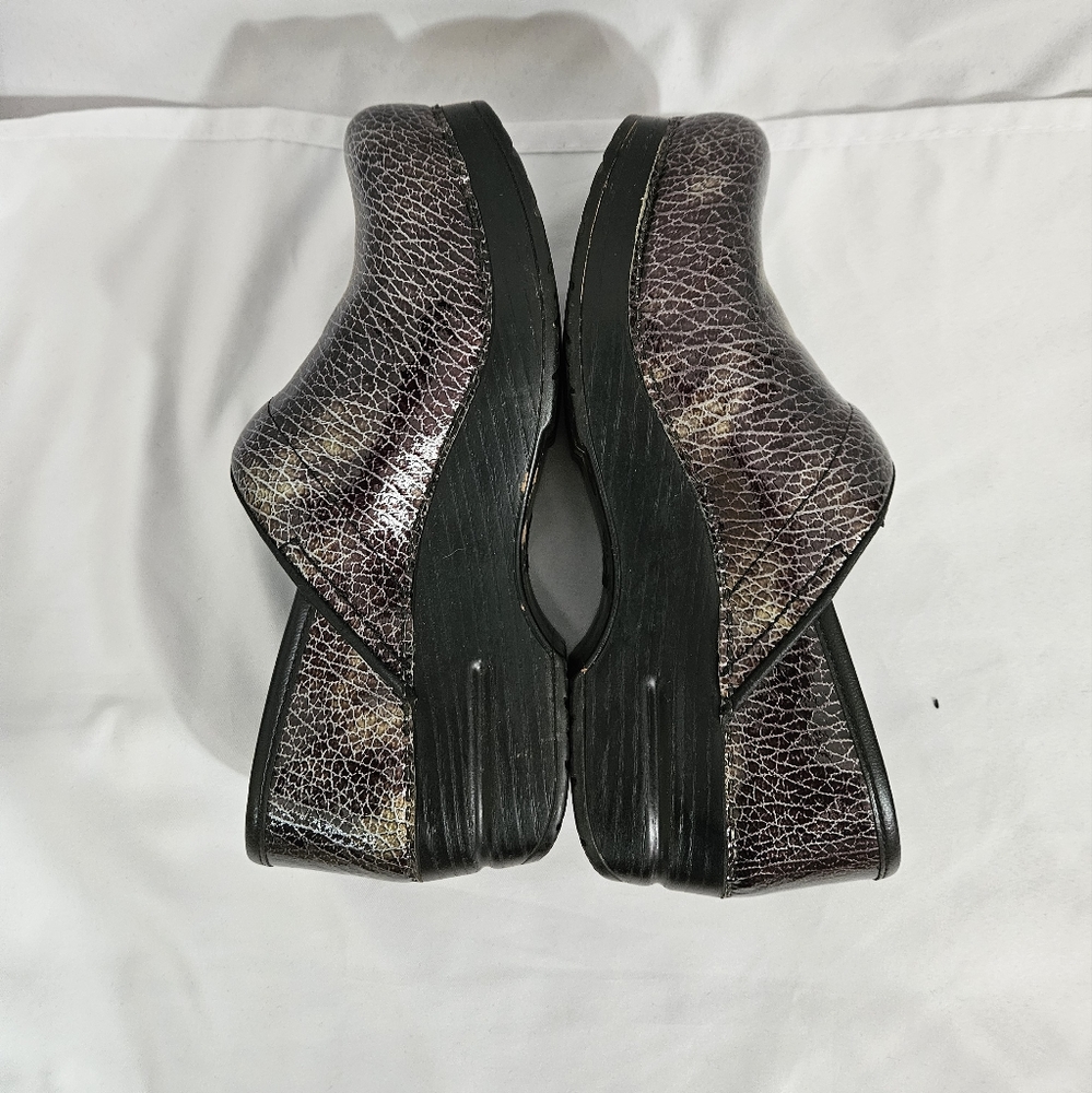 Dansko black crackled design clogs women's size 37 - Picture 5 of 11